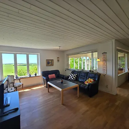 Spacious Foresthouse With Stunning View