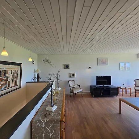 Spacious Foresthouse With Stunning View *